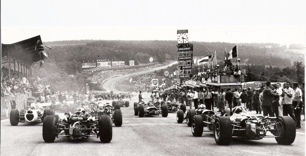 1966_belgian_grand_prix_start_by_f1_history-d6p6we8.jpg
