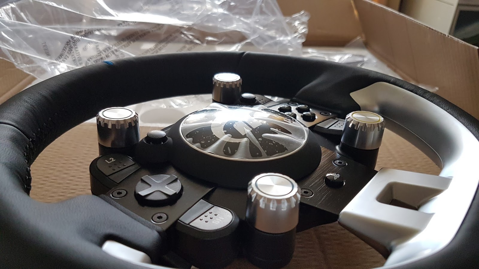 Unboxing & First Impressions: Logitech G920 Racing Wheel 