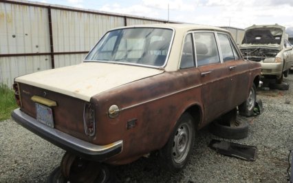 24-1969-volvo-144-in-california-wrecking-yard-photo-by-murilee-martin.jpg