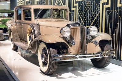 2560px-Chrysler_Imperial_CG_front-right_2016_Shanghai_Auto_Museum.jpg