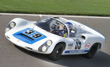 Porsche_910_at_Barber_2010_01.jpg