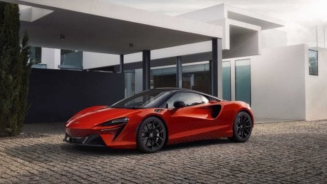 McLaren Artura 2022.jpg