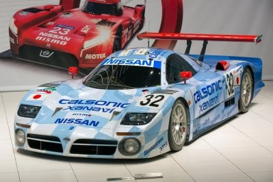 Nissan_R390_GT1_(1998)_front-left_2015_Nissan_Global_Headquarters_Gallery.jpg