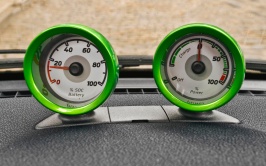 2013-smart-fortwo-electric-drive-gauges.jpg