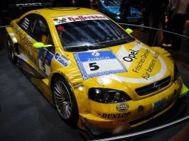 Opel_Astra_V8_Coupe_(OPC_Team_Phoenix,_DTM_2003).jpg