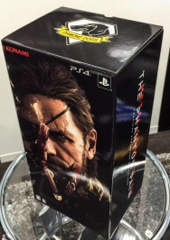 MGSV-The-Phantom-Pain-Premium-Package-Kojima.jpg