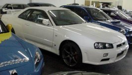 nissan skyline r34 white vspec ii.jpg