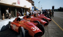 Ferrari-team_1956_Italy_01_BC.jpg