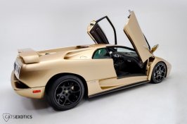 Rare-Lamborghini-Diablo-6.0-SE-with-Oro-Elios-paint-05.jpg