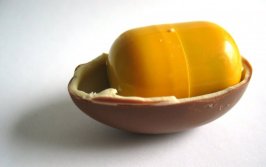 Kinder_Surprise_halved.jpg