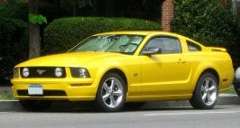 800px-Ford_Mustang_GT_coupe_--_07-30-2009.jpg