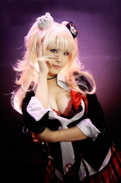 junko_enoshima_dangan_ronpa_by_0kasane0-d6tf5wi.jpg