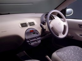 1991-Nissan-FEV-Concept-Interior-01.jpg