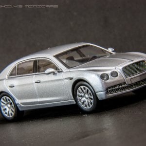 Kyosho 1:64 - Bentley Flying Spur