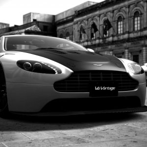 Aston Martin V12 Vantage (4).jpg