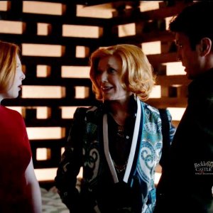 Castle 8x22 - Castle Tells Martha & Alexis About LokSat