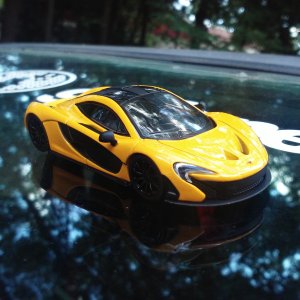 Kyosho 1/64 McLaren P1.