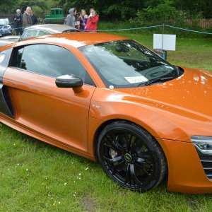 R8 V10 Plus