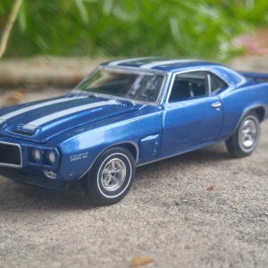 Auto World 1/64: Pontiac Firebird