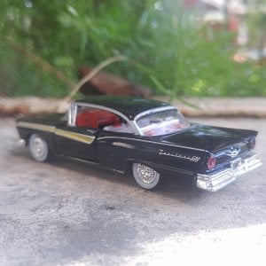 M2 1/64: 1957 Ford Fairlane