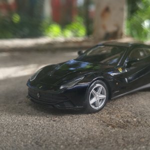 Kyosho 1/64: Ferrari F12