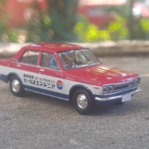 TLV 1/64: Nissan Bluebird Service