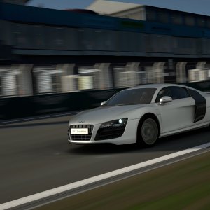 R8 (3)