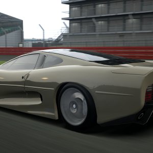 Jaguar XJ220 (2).jpg