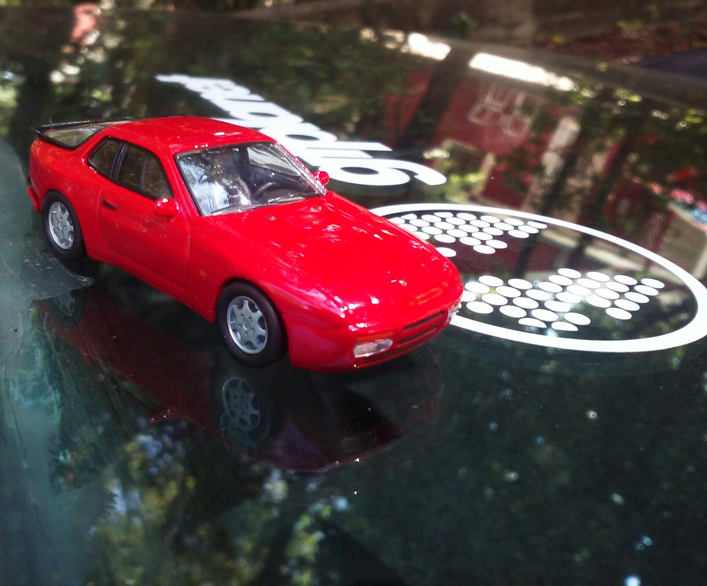 1/64 Kyosho Porsche 944 S2