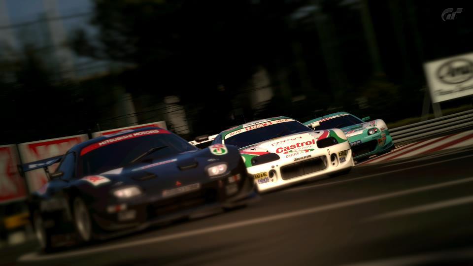 3 abreast_6465786978790498997.jpg