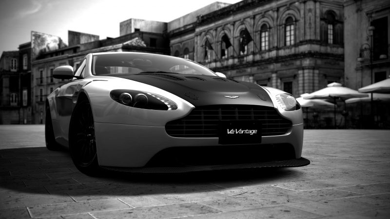 Aston Martin V12 Vantage (4).jpg