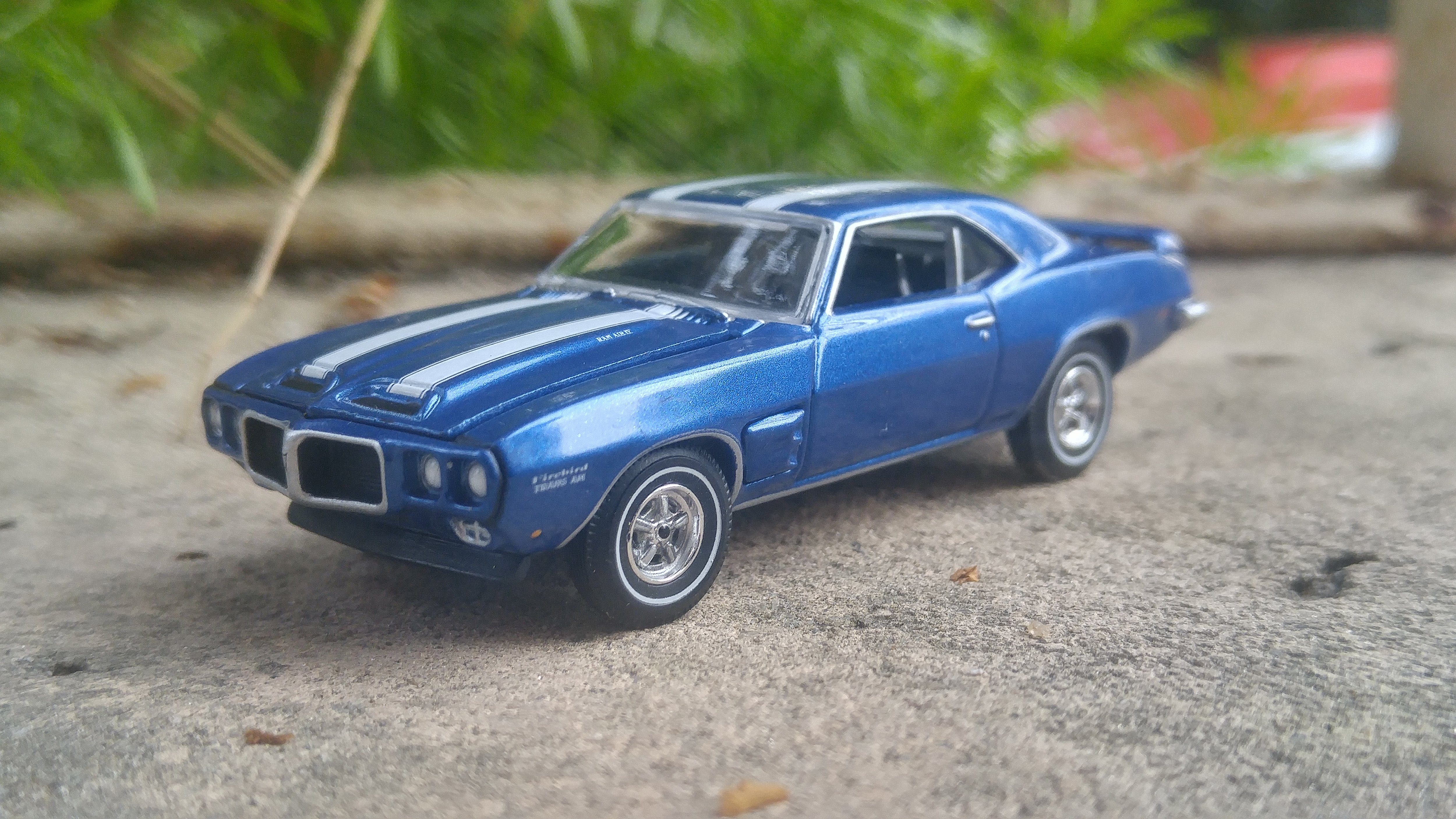 Auto World 1/64: Pontiac Firebird