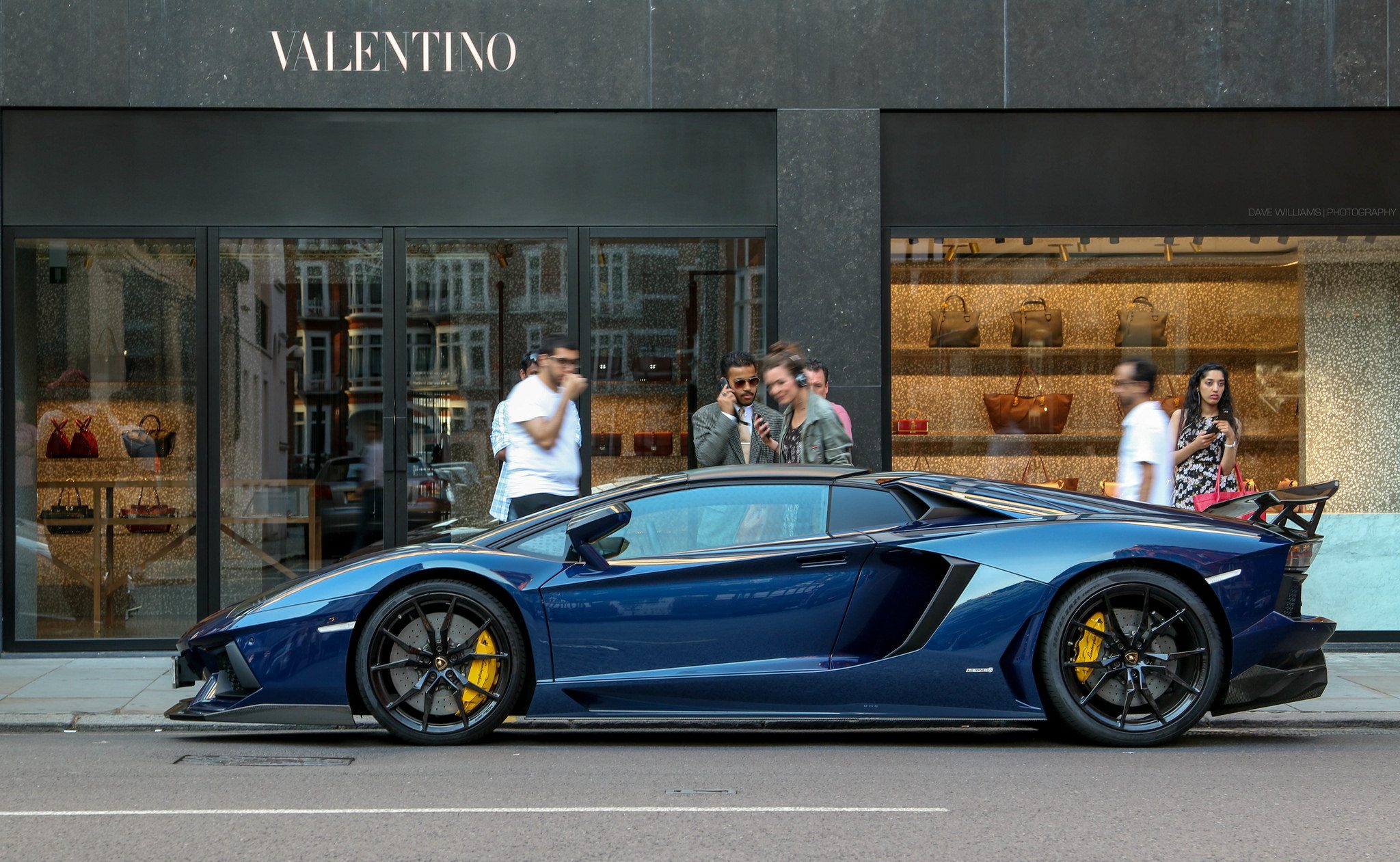 Aventador LP 700-4 '11 01.jpg