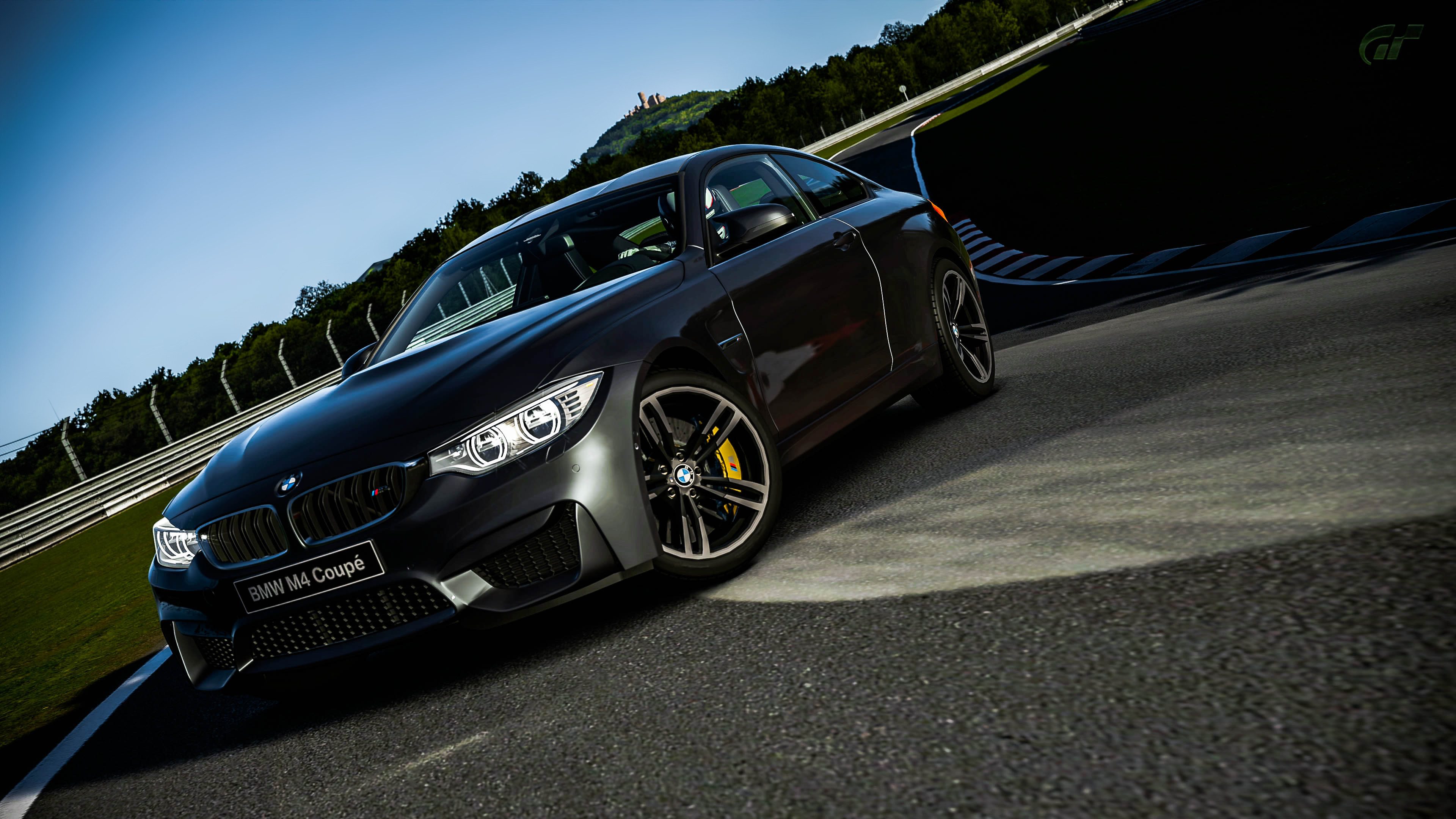 BMW M4-4.jpg