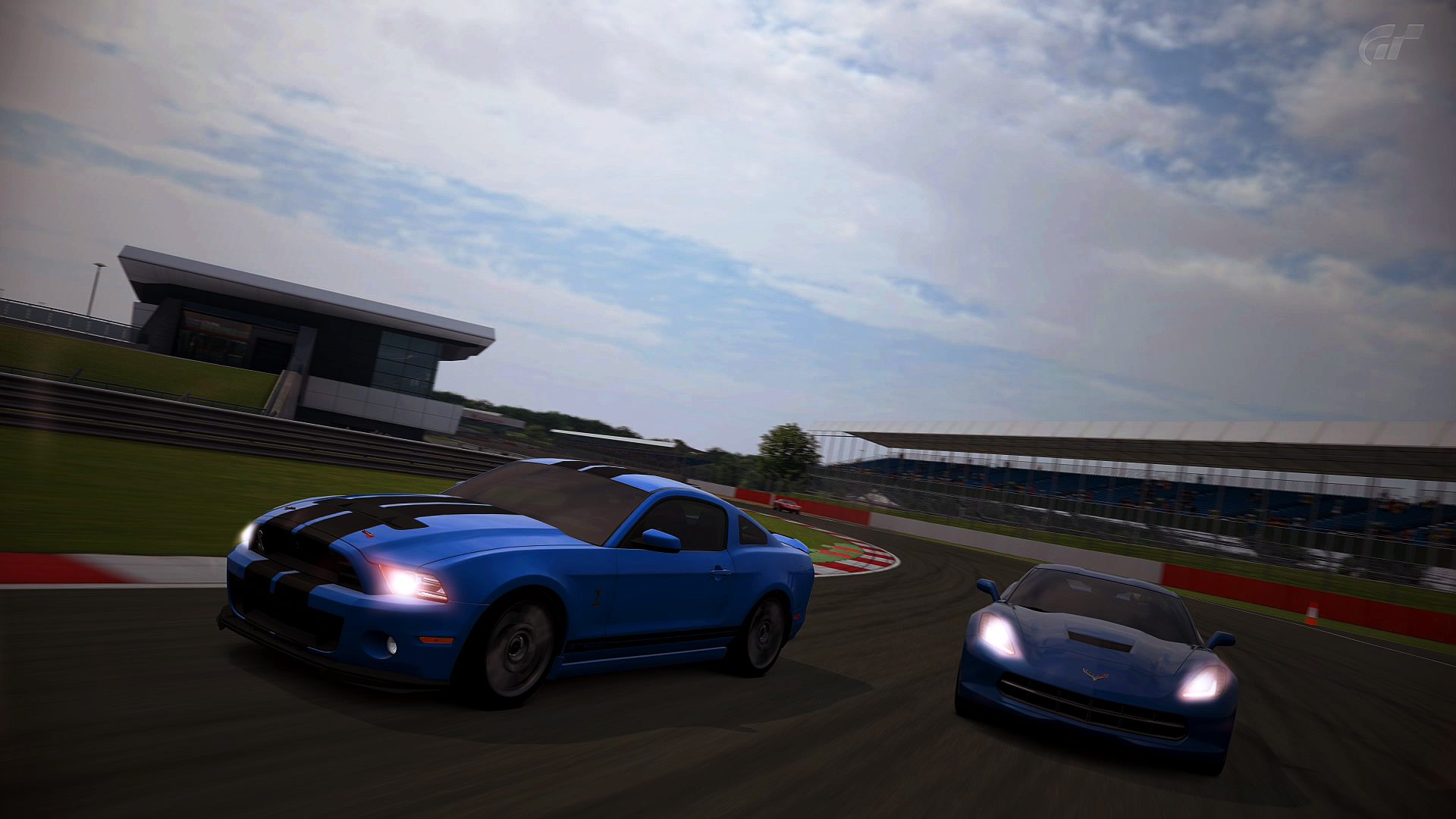 GT500 vs Stingray on Silverstone.jpg