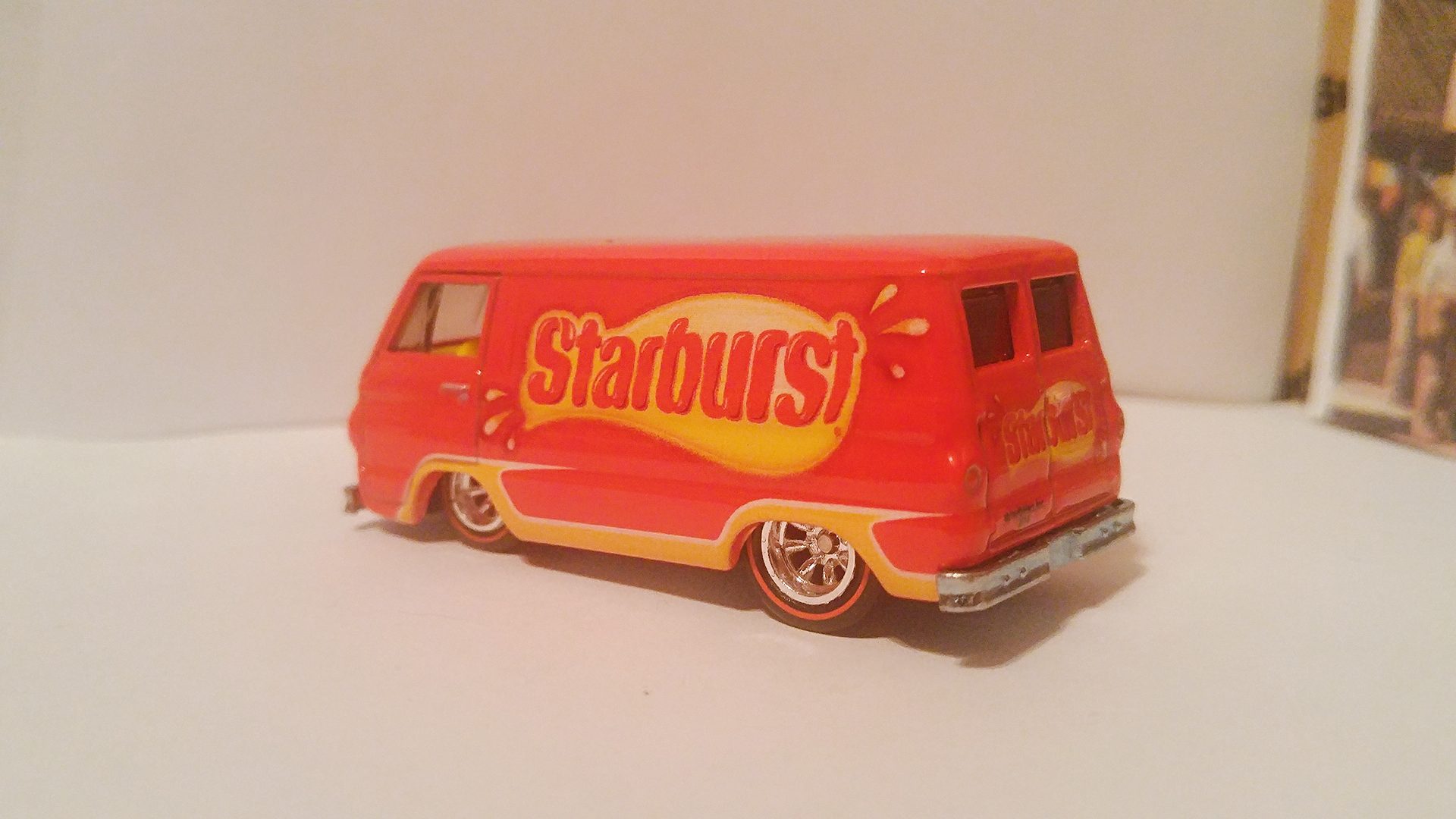 Hot Wheels: Starburst Dodge Van