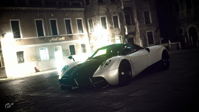 Huayra '13 (Solo shot).jpg