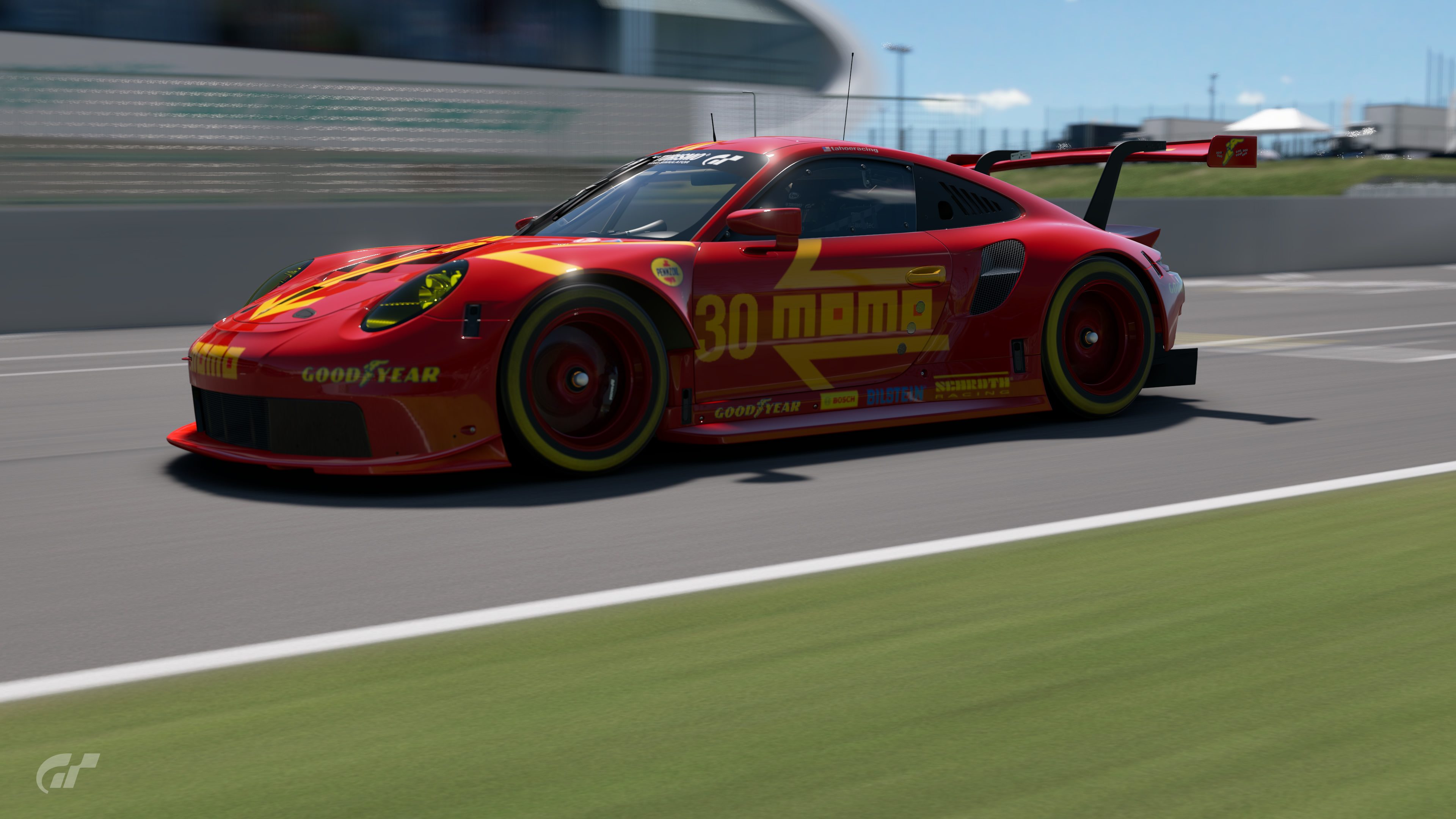 Momo Porsche At Suzuka 5