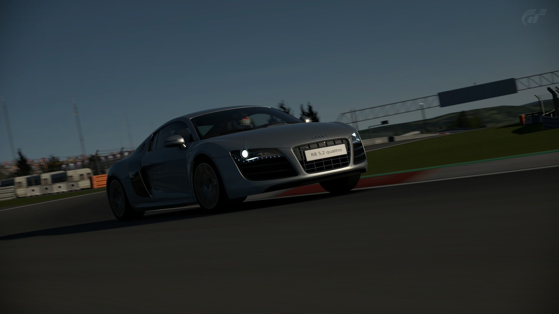 R8 (12)