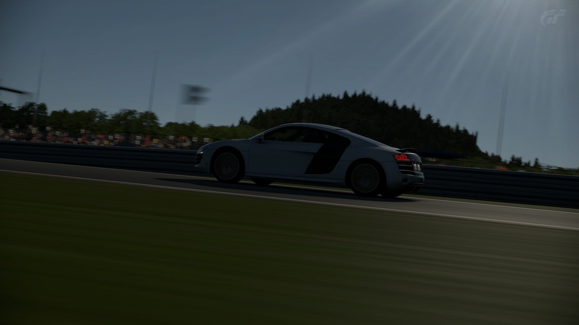 R8 (8)