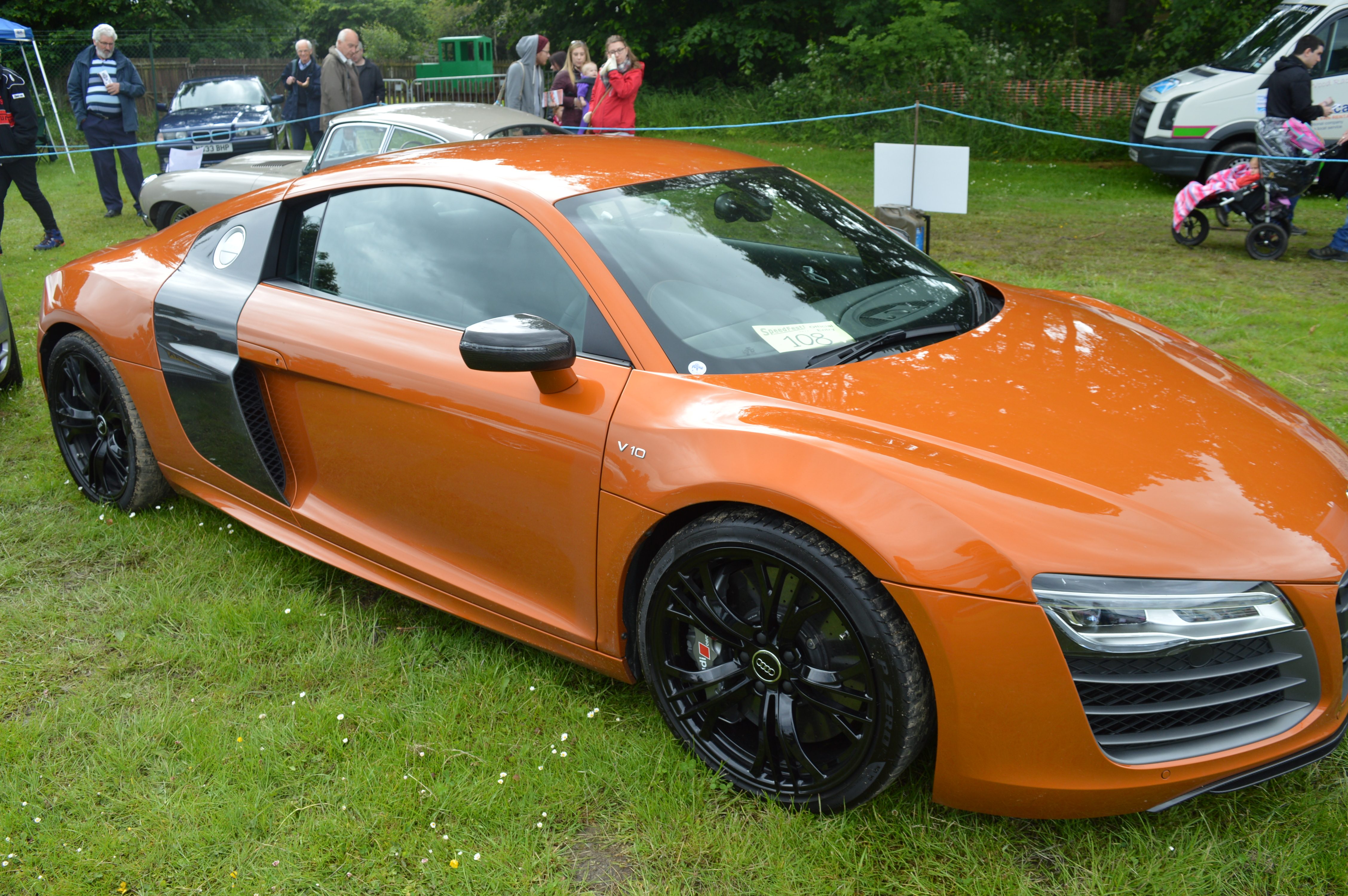 R8 V10 Plus