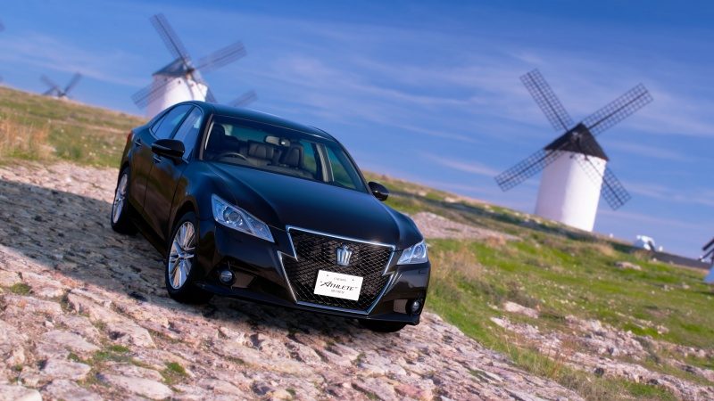 Toyota Crown Athlete G '13 Solo Shot.jpg