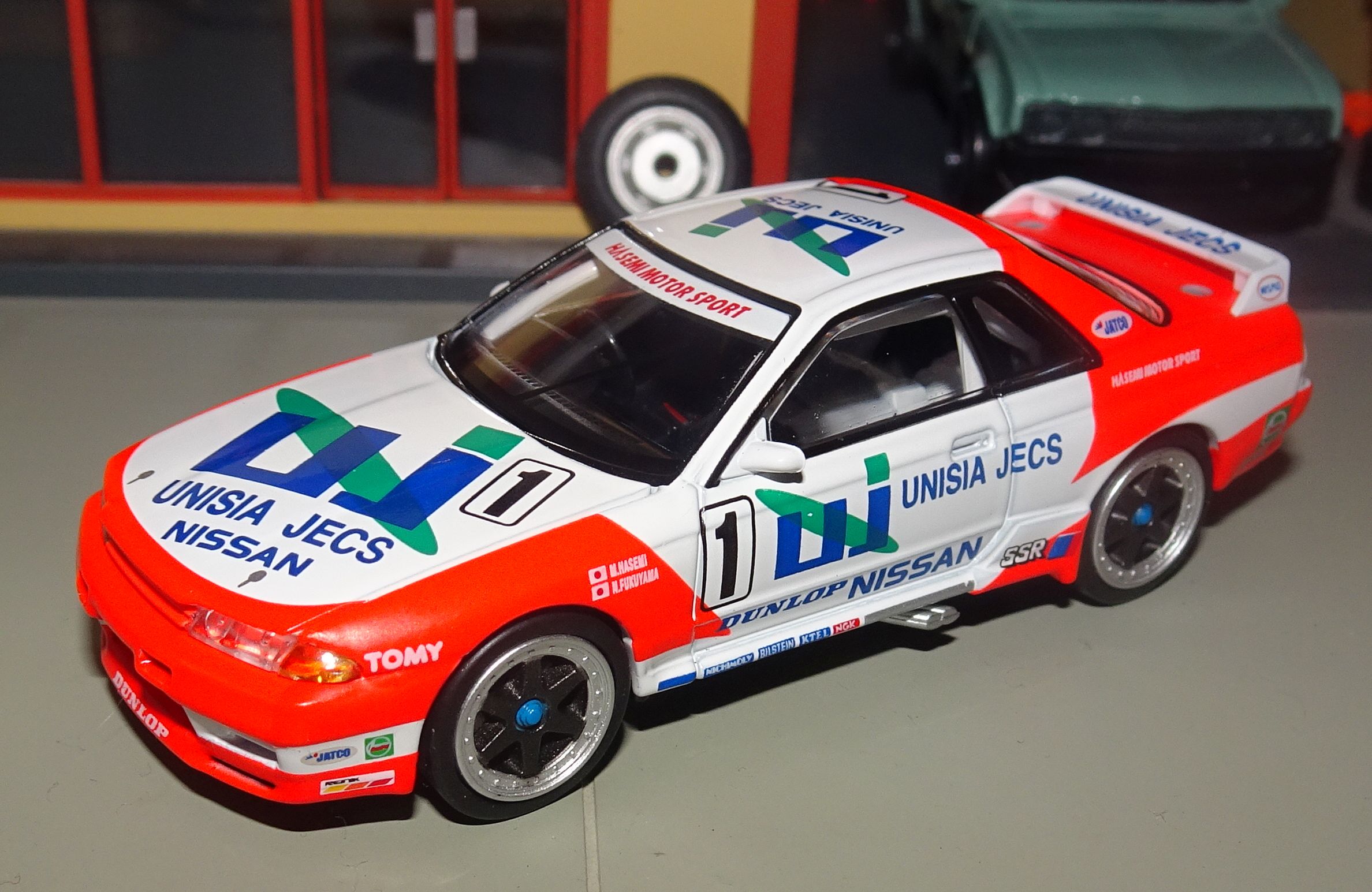 Unisia Jecs Nissan GT-R R32