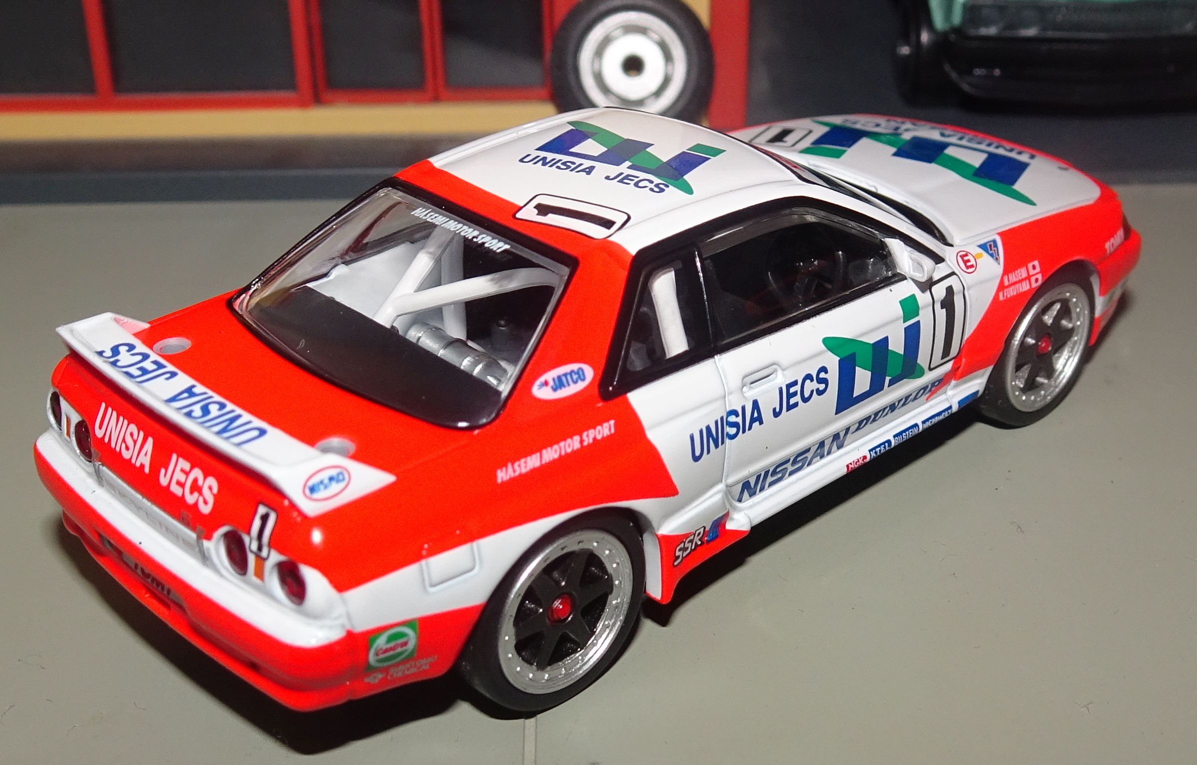 Unisia Jecs Nissan GT-R R32