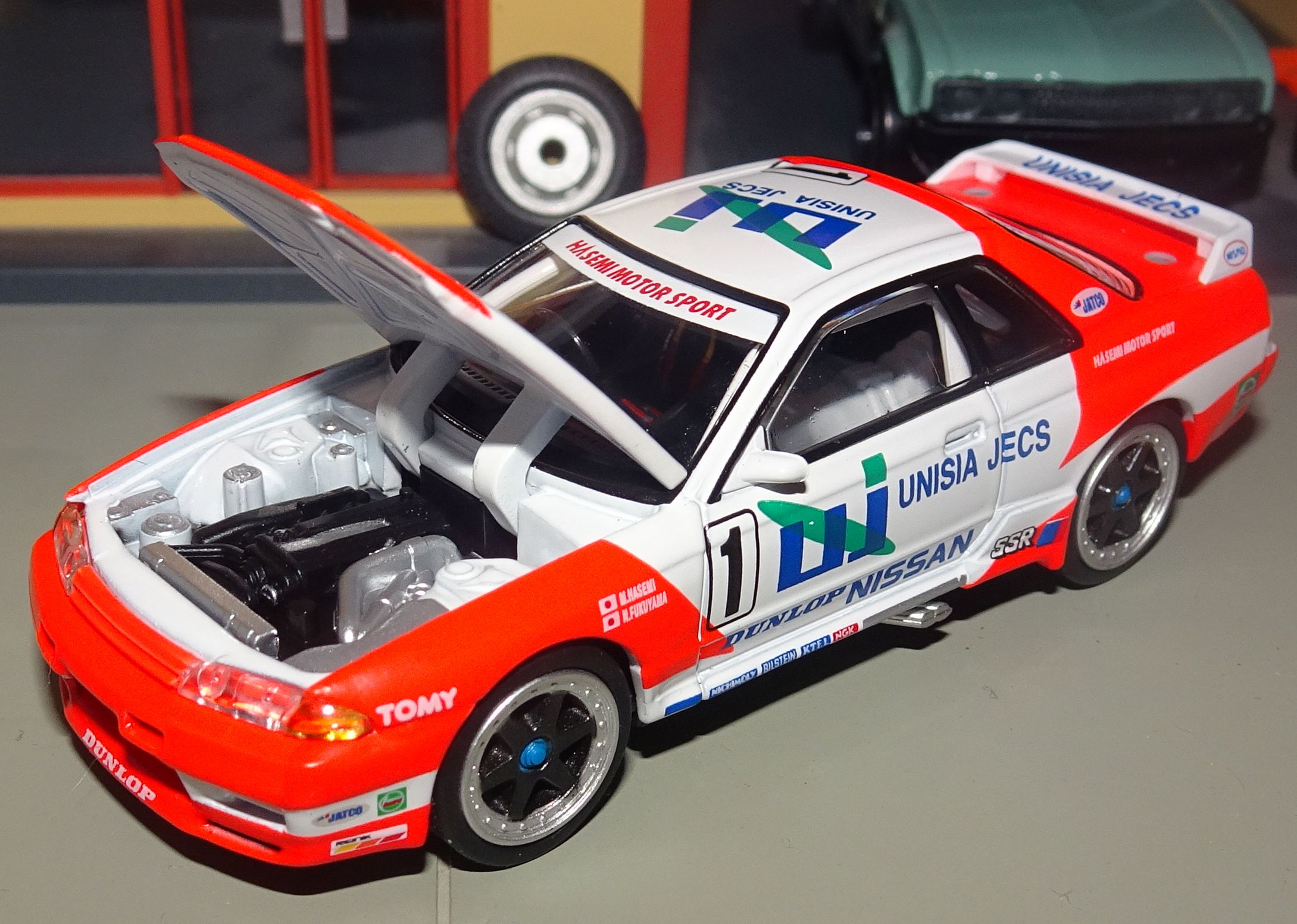 Unisia Jecs Nissan GT-R R32