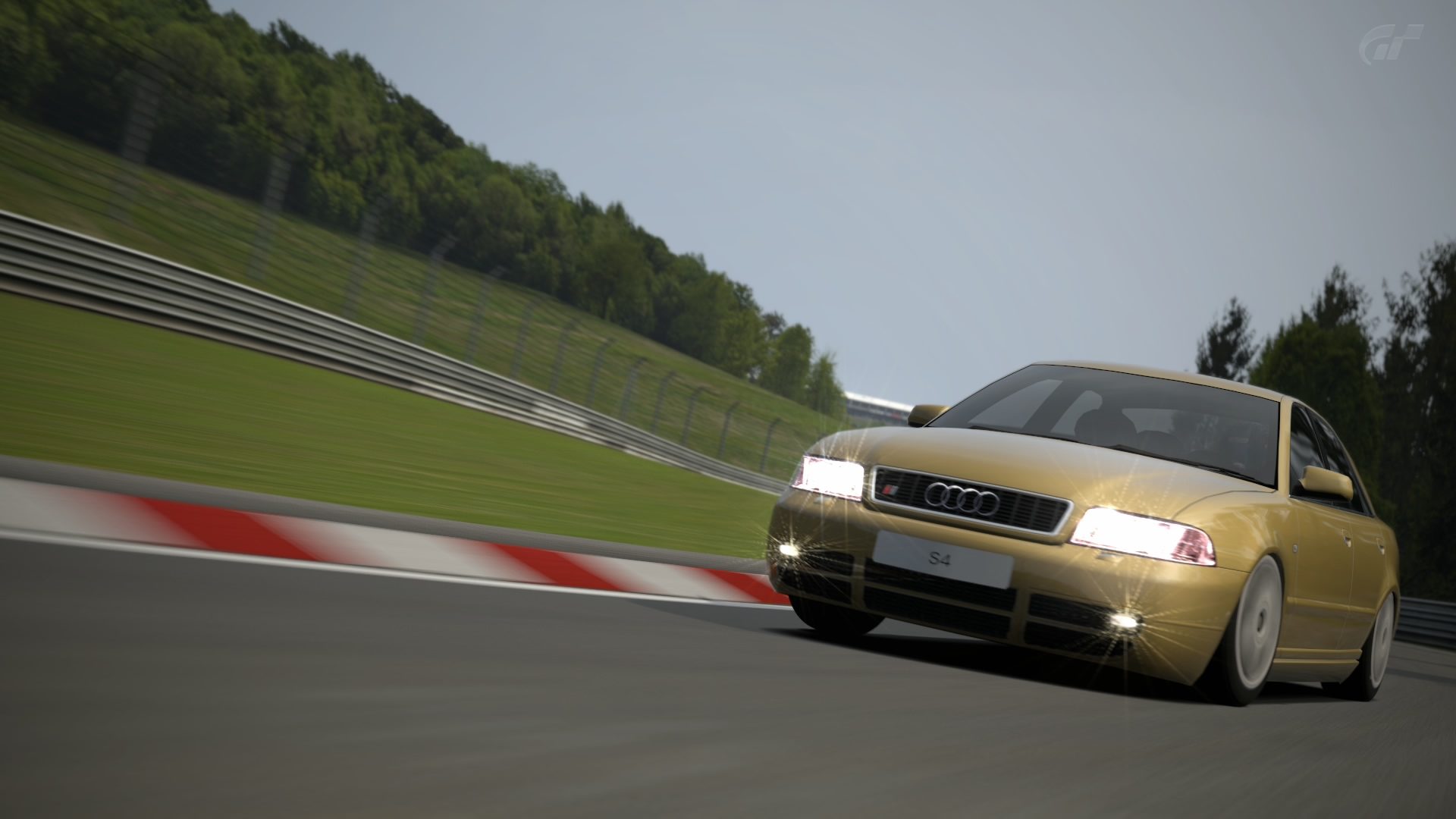 Unsafe actions of an Audi S4 on Nurburgring.