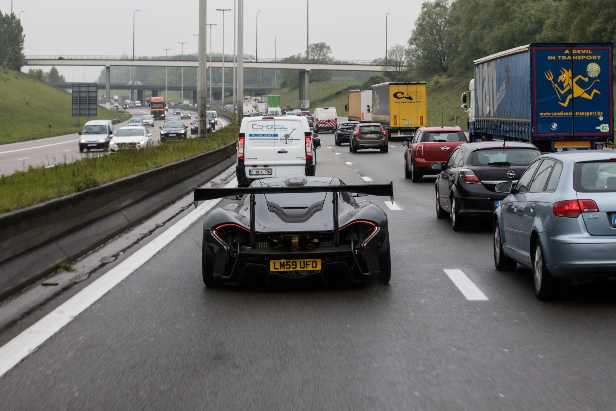 Рекорды нюрбургринга таблица. MCLAREN p1 Nurburgring. P1 LM Nurburgring time. Трековые MCLAREN p1 LM. Рекорд Нюрбургринга для серийных автомобилей.