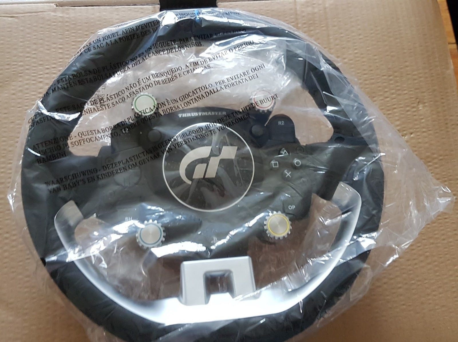 SmallBlogV8 Thrustmaster T GT Unboxing 07