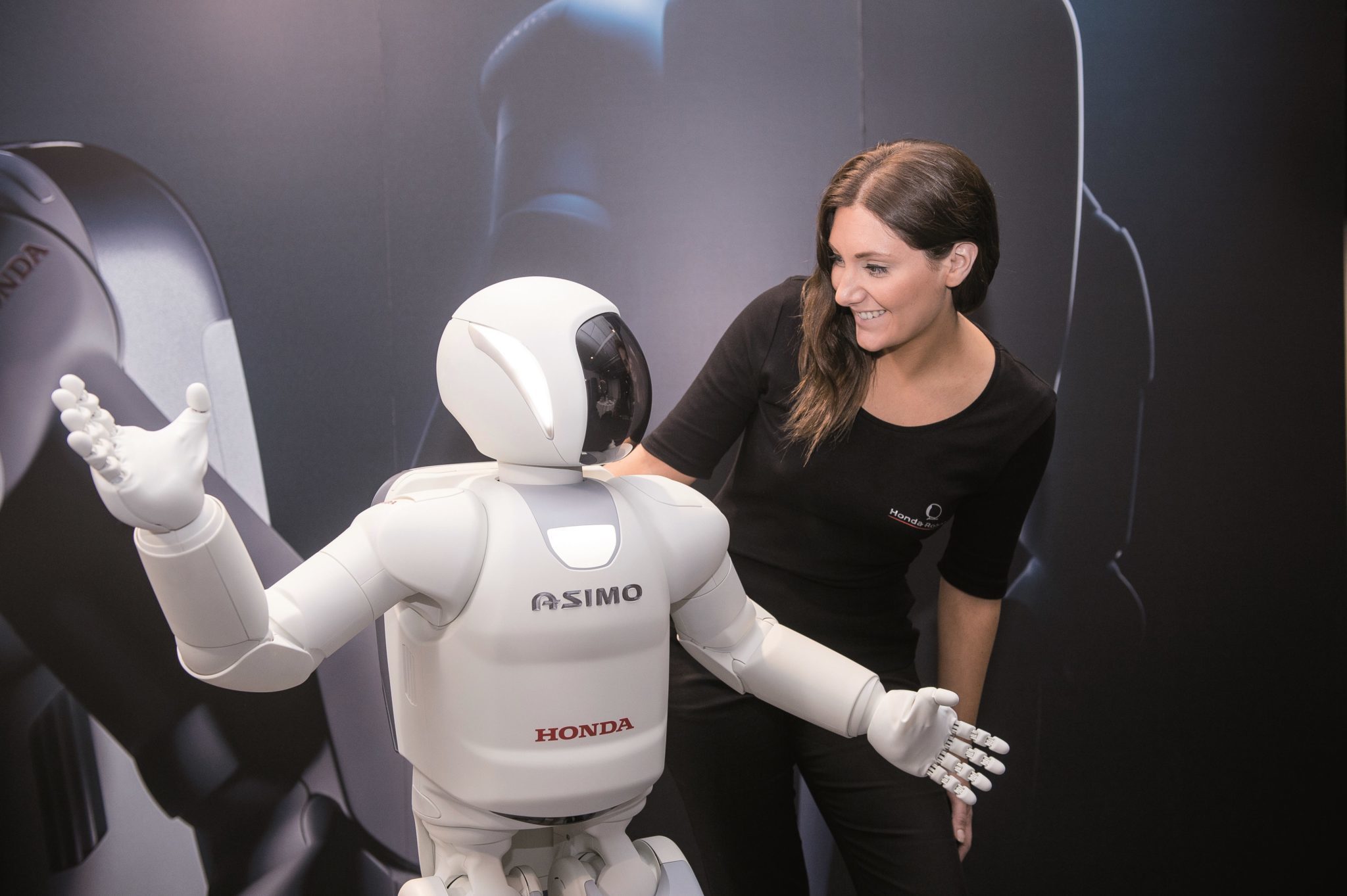 Вертикальный робот. Робот ASIMO компании Honda. Японский робот человек АСИМО. Двуногий «АСИМО» корпорации Honda.. Современные роботы ASIMO.