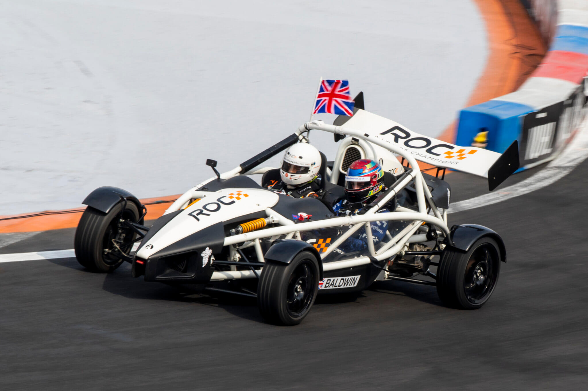 Sim Racers Beat the F1 and IndyCar Pros at Race Of Champions, Again –